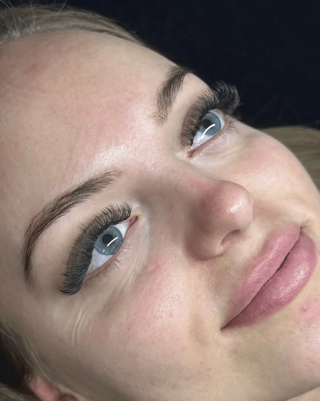 Efter-billede af Nanna Barbara Honore med Lash Extensions lavet hos BeautyByDau i Sønderborg.
